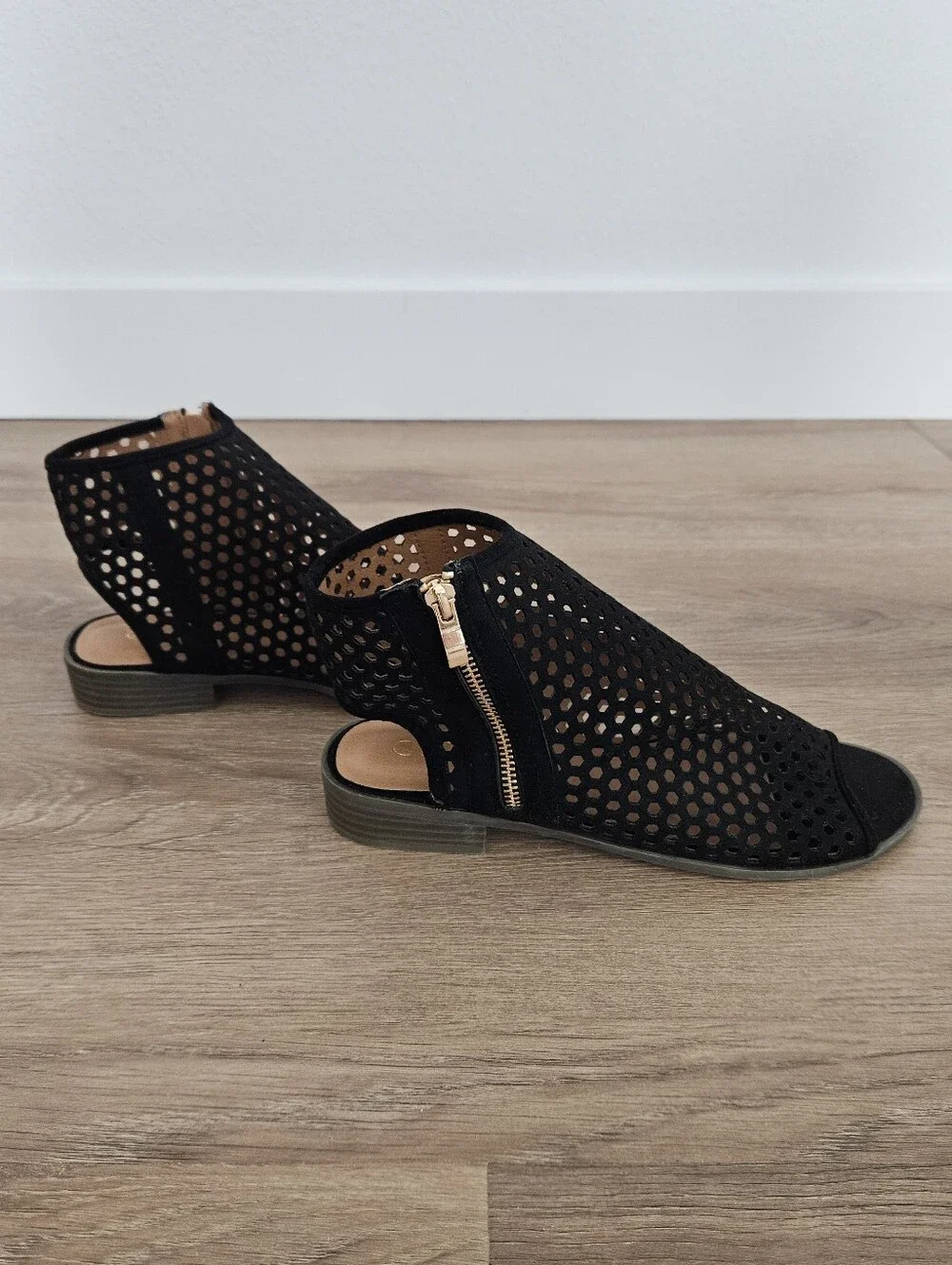 Mata Black Pinhole Peep-Toe Zip Sandals Size 7.5
